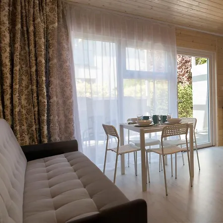 Aurora Ustka-przewloka 아파트호텔 3*